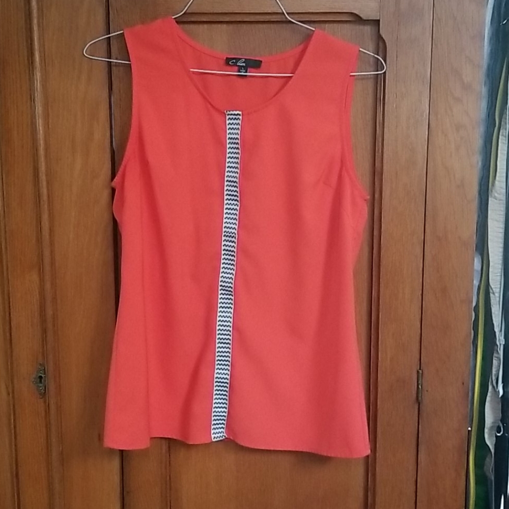 Tank top with buttons